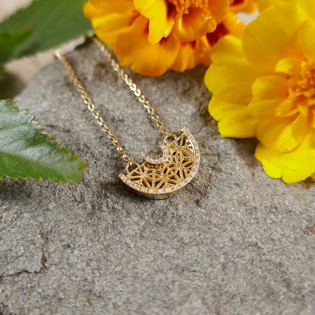 14k gold and diamond semi-circular necklace